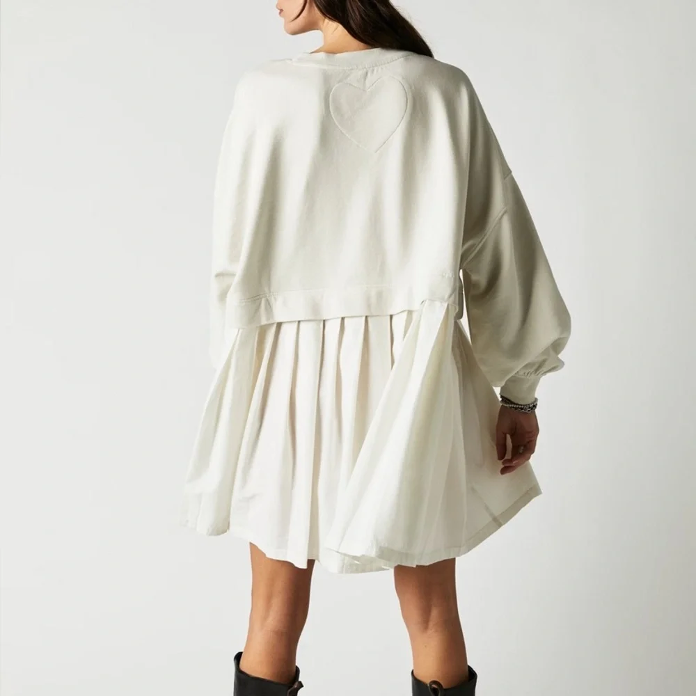 NWOT Eleanor sweatshirt by Free People in size Medium